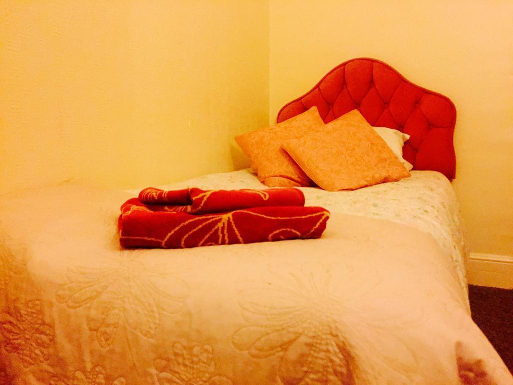 Southend Inn Hotel - Close To Beach, Train Station & Southend Airport Habitación foto